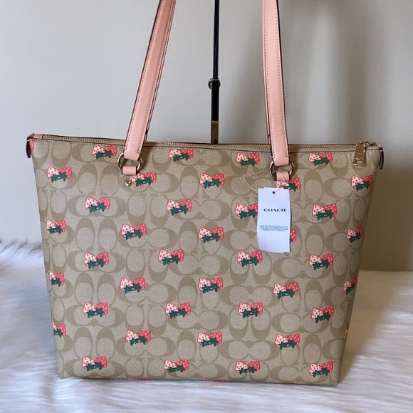 NWT💃Coach Gallery Tote In Signature Canvas With Strawberry Print - Picture 5 of 12